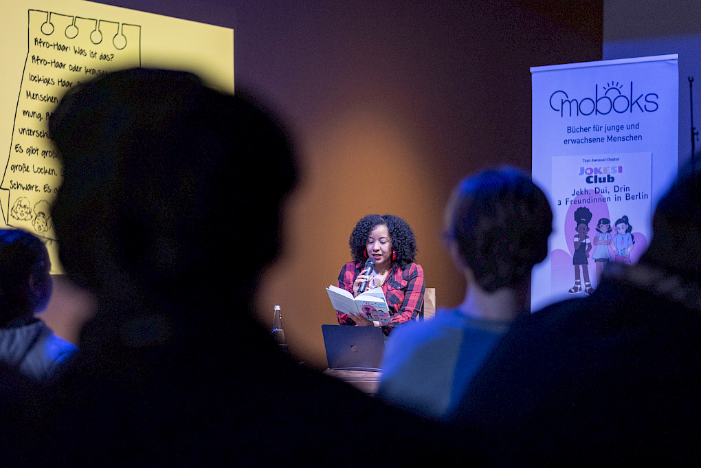 Tayo Awosusi-Onutor READING | Photos: Raisa Galofre & Marvin Systermans