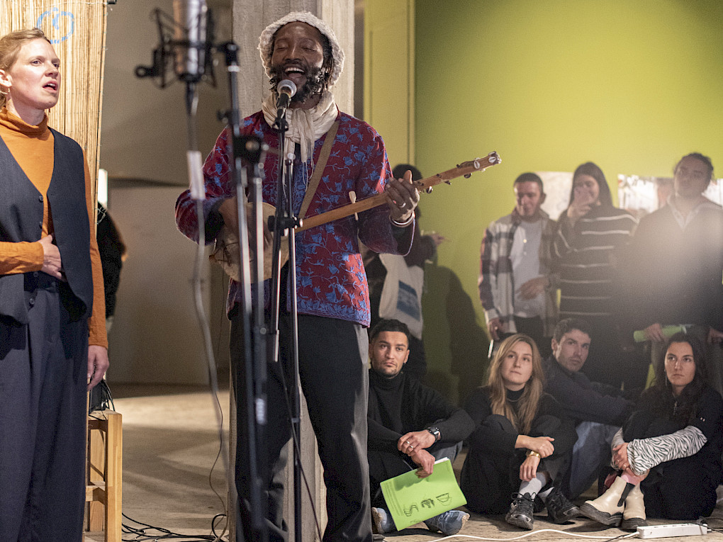 Eröffnungsperformance von Mû Mbana & Otucha Collective | Foto: Marvin Systermans