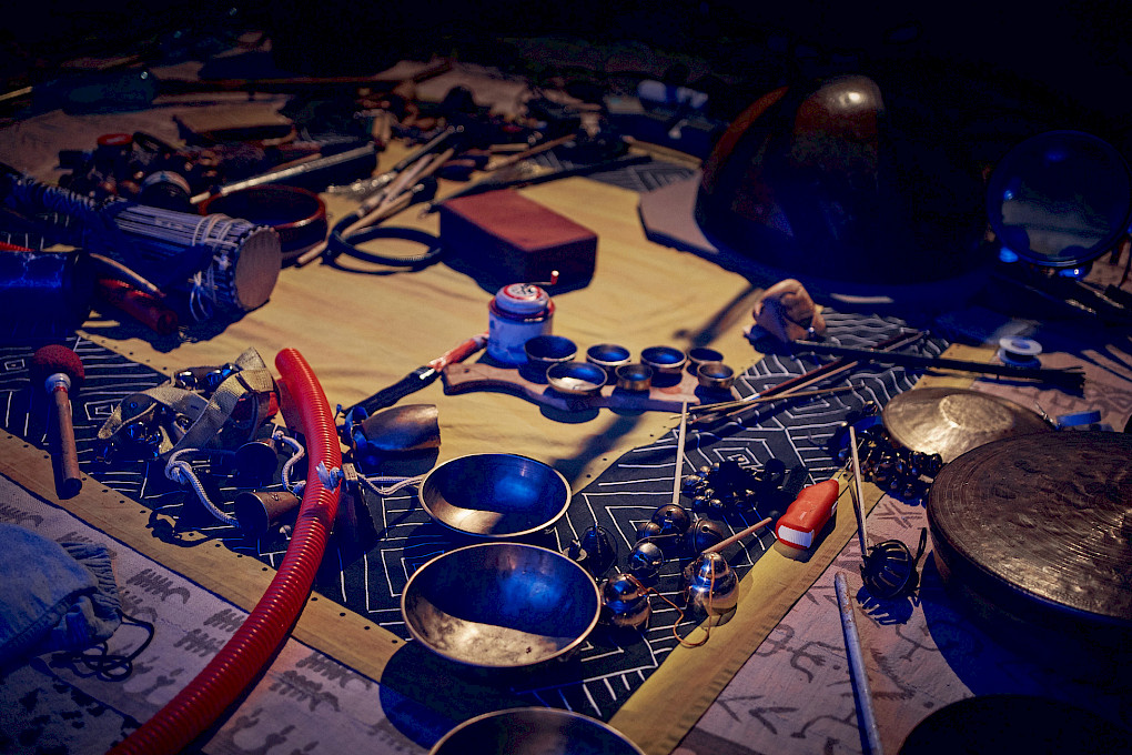 Performance von Dudù Kouate | Foto: Lucas Dietrich