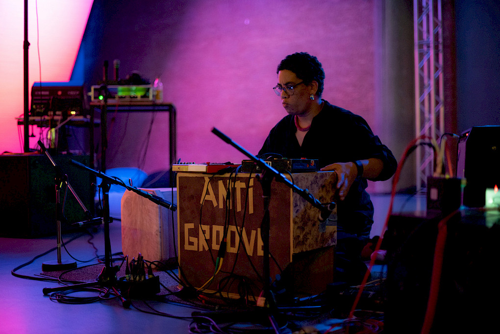 Performance by Laura Robles | Photo: Raisa Galofre