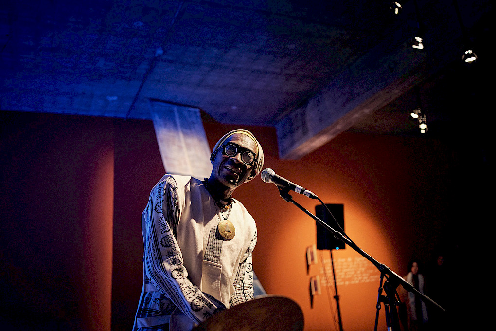 Performance by Dudù Kouate | Photo: Lucas Dietrich