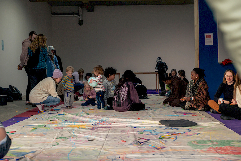 Social Mapping-Session bei SAVVY Contemporary, Berlin, Februar 2026. Oscar Murillo, 2026. Mit freundlicher Genehmigung des Künstlers. Photo Copyright: ©Matthew Hansen