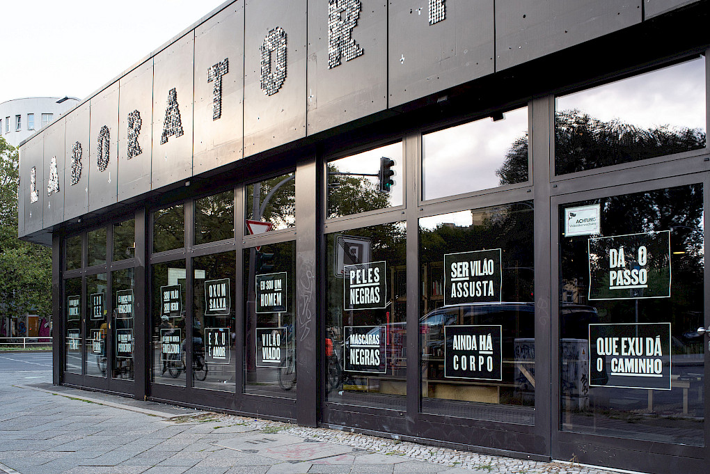 Installation View Outside | Photo: Raisa Galofre