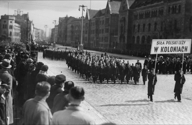 Colonial and Maritime League demonstrating in support of Polish colonies, Poznan, July 1938 From the archive of Janek Simon